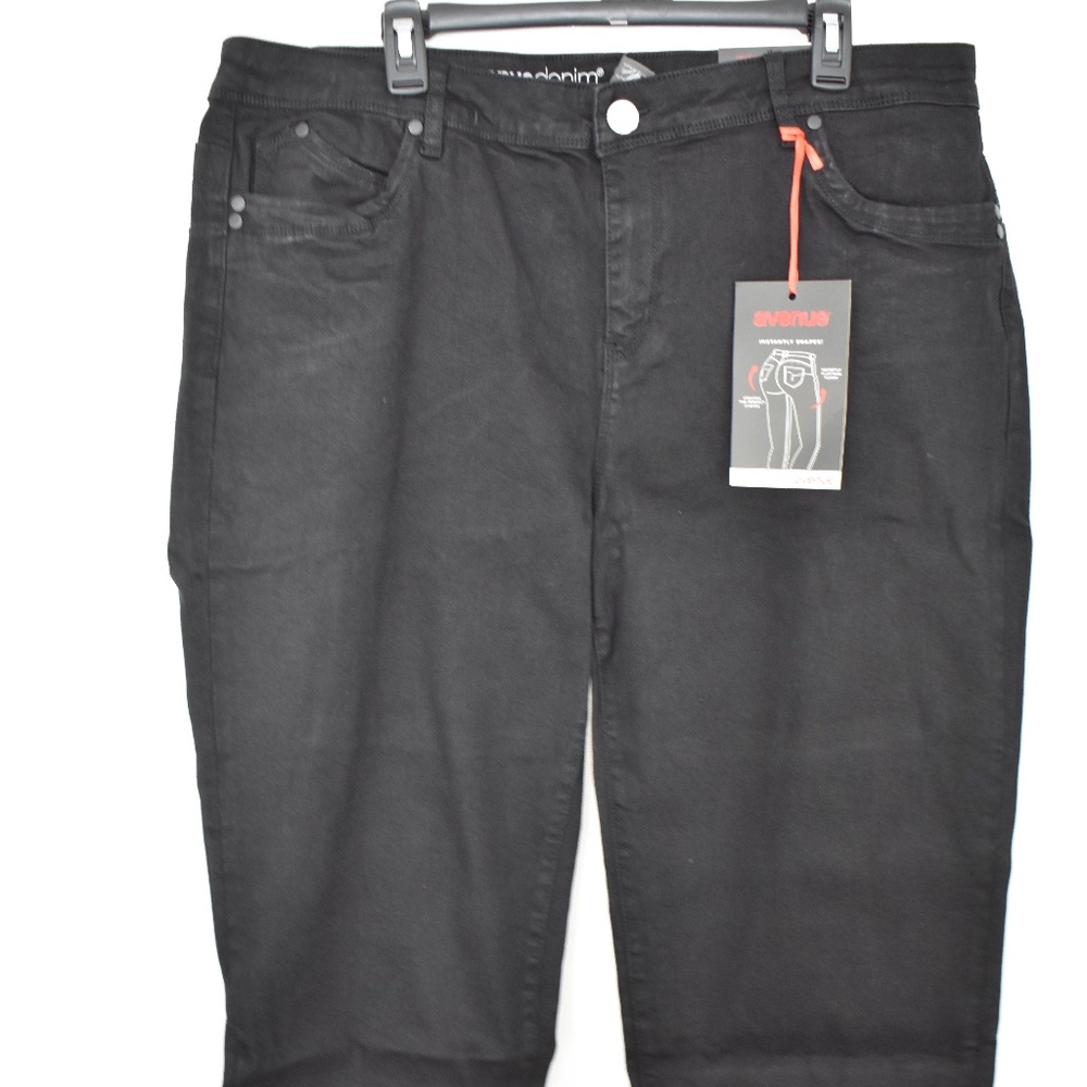Wanna Betta Butt Cuffed Ankle Jeans